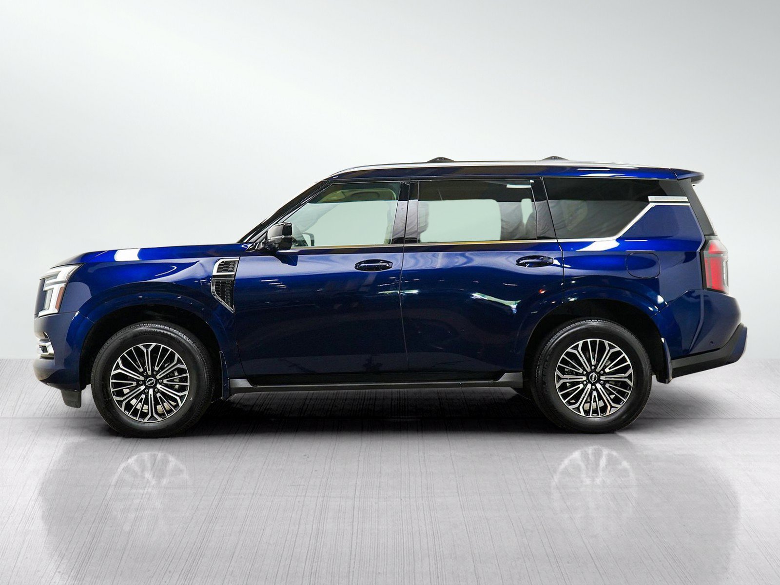Certified 2025 Nissan Armada Platinum AWD/4WD image 2