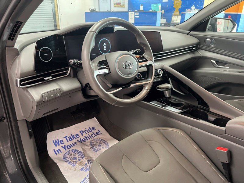 Used 2023 Hyundai Elantra SEL w/ Convenience Package FWD image 18
