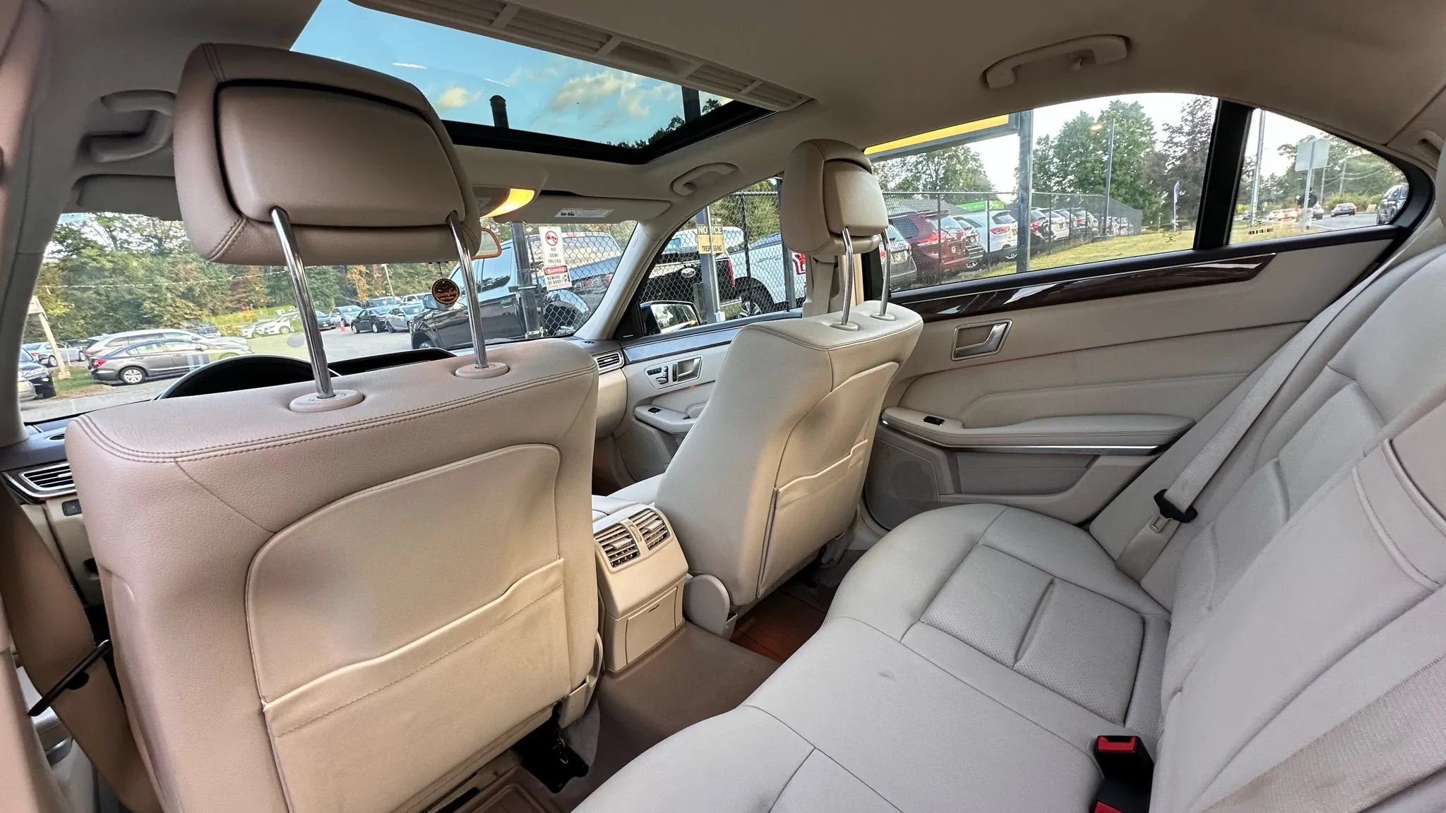 Used 2016 Mercedes-Benz E 350 4MATIC Sedan image 27