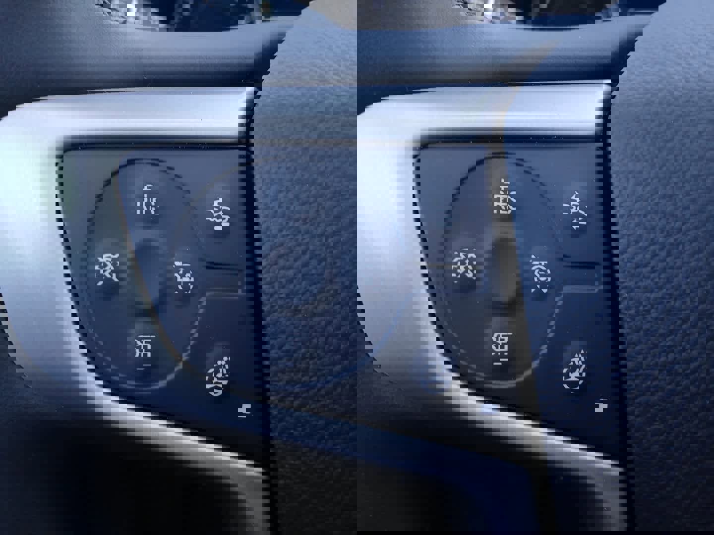 Used 2023 GMC Acadia SLT w/ Preferred Package image 22