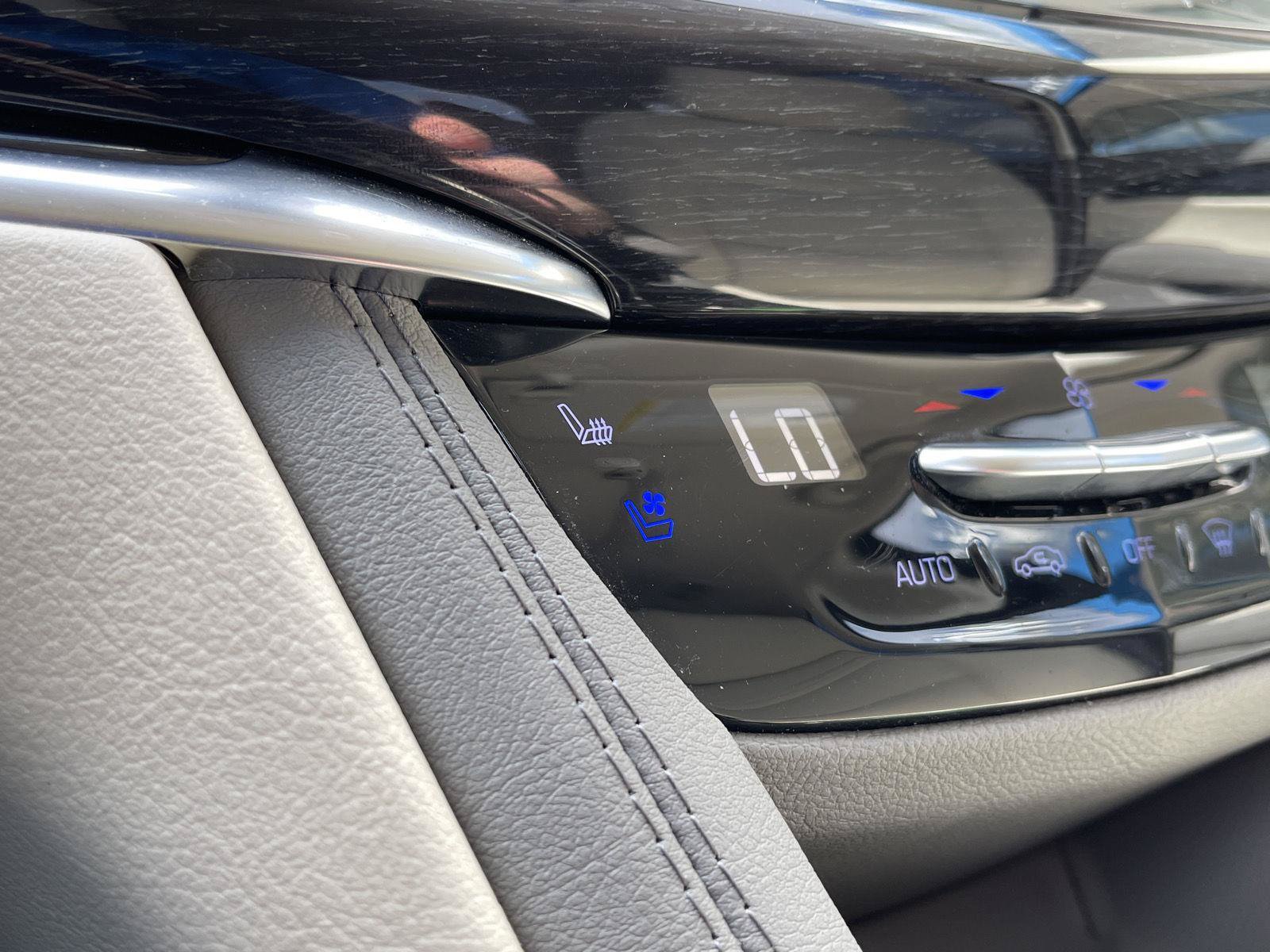 Used 2024 Cadillac XT6 Premium Luxury w/ LPO, Floor Liner Package AWD/4WD image 32
