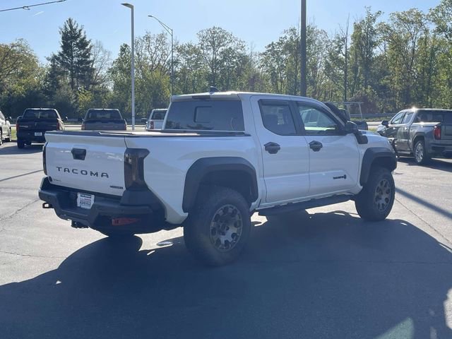 Used 2025 Toyota Tacoma Trailhunter AWD/4WD image 5
