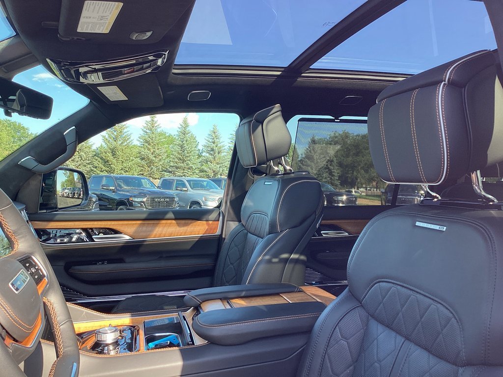 Used 2024 Jeep Grand Wagoneer Series III image 15