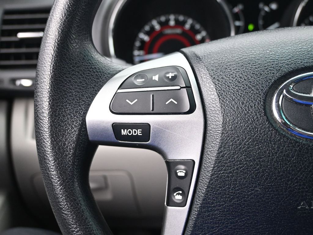 Used 2011 Toyota Highlander 4WD w/ Tech Pkg image 13