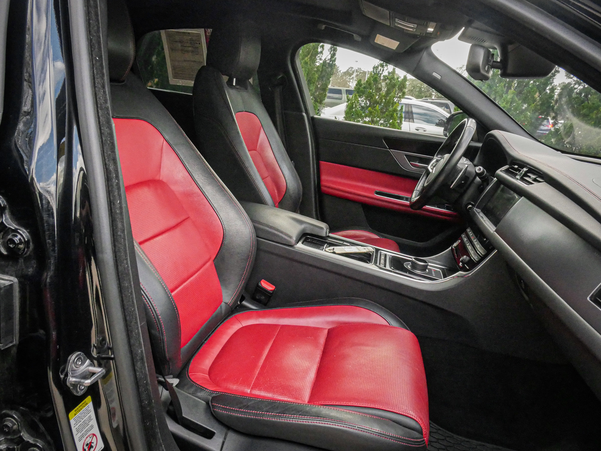 Used 2018 Jaguar XF R-Sport AWD/4WD image 33