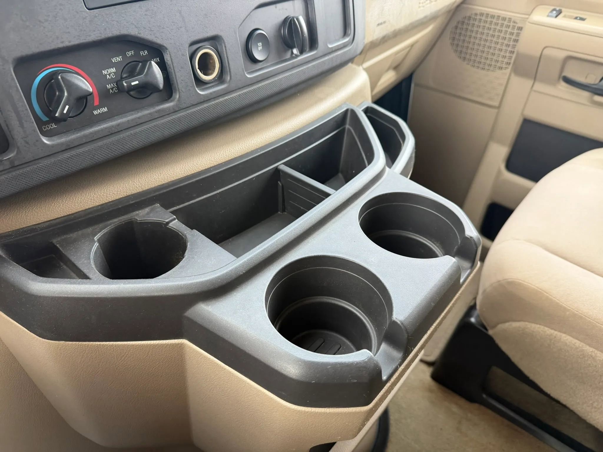 Used 2012 Ford E-350 and Econoline 350 XLT RWD image 16