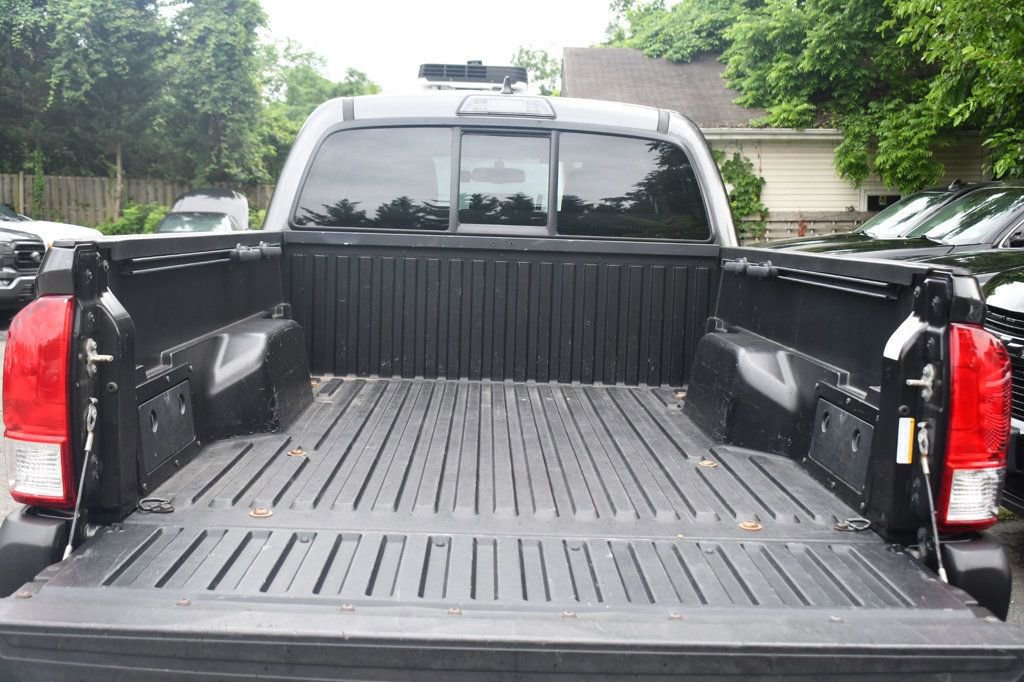 Used 2017 Toyota Tacoma TRD Sport image 10