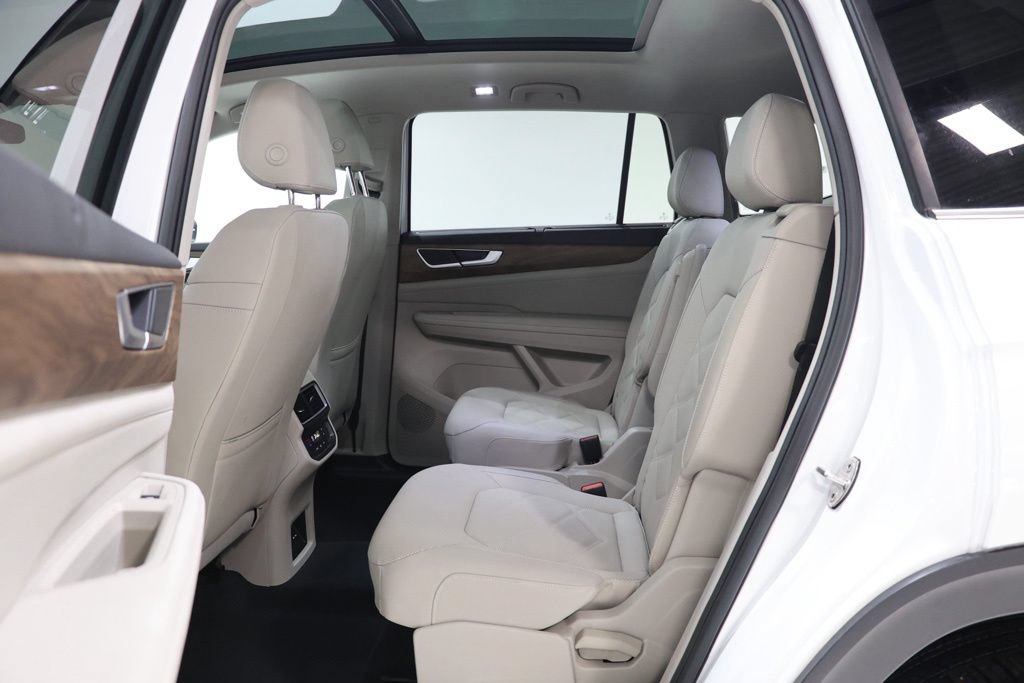 Used 2025 Volkswagen Atlas SE FWD image 30