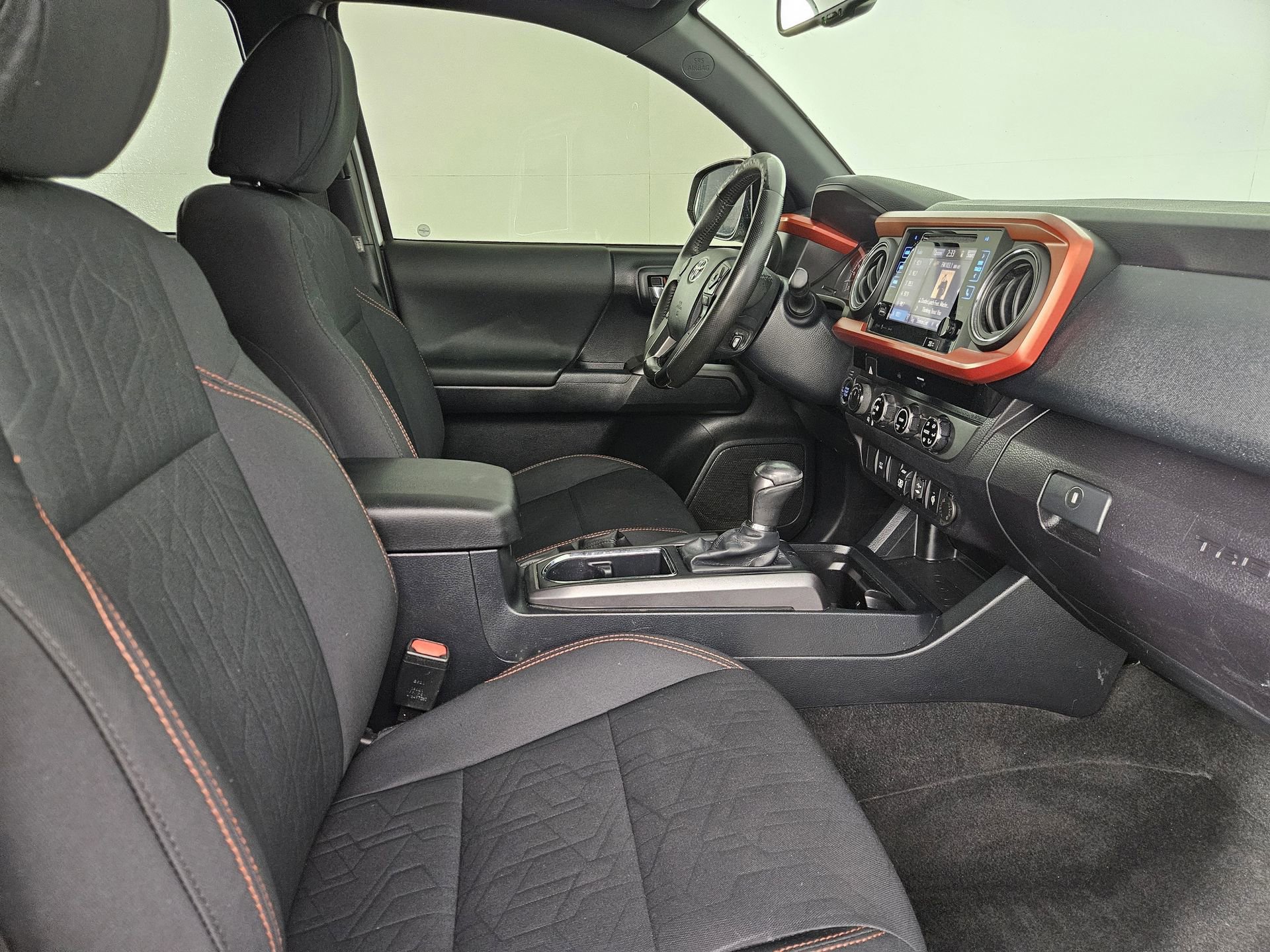 Used 2018 Toyota Tacoma TRD Sport AWD/4WD image 38