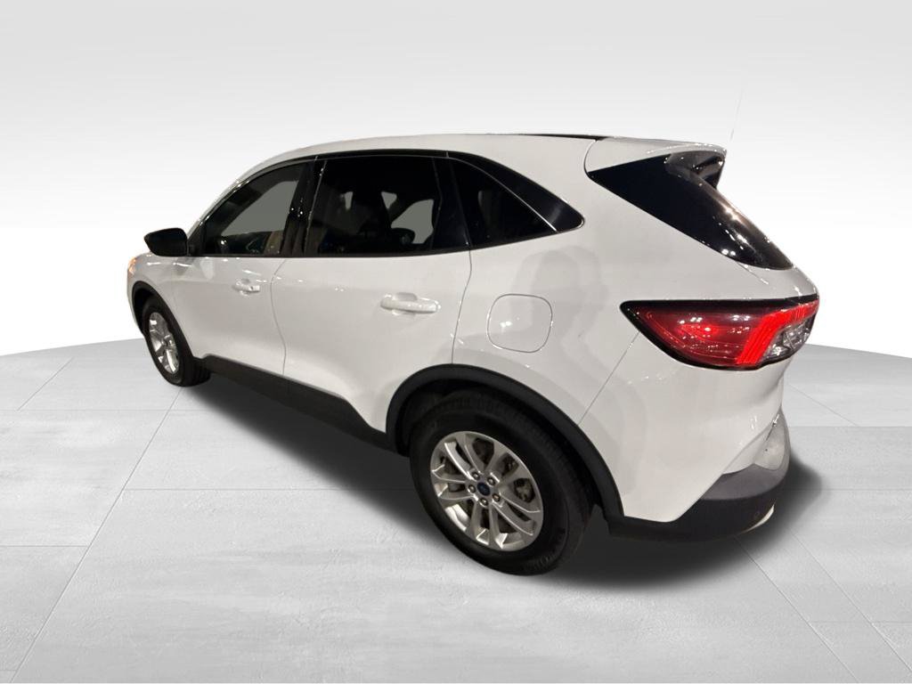 Used 2022 Ford Escape SE FWD image 3