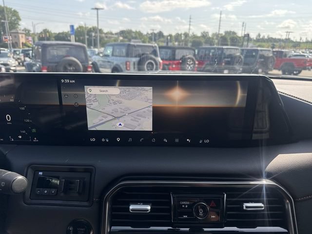 Used 2025 Nissan Armada PRO-4X w/ Pro-4X Premium Package AWD/4WD image 16