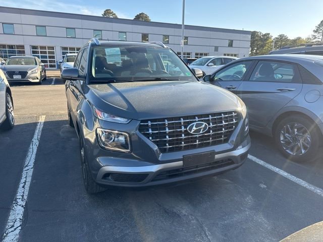 Used 2023 Hyundai Venue SEL w/ Cargo Package image 2