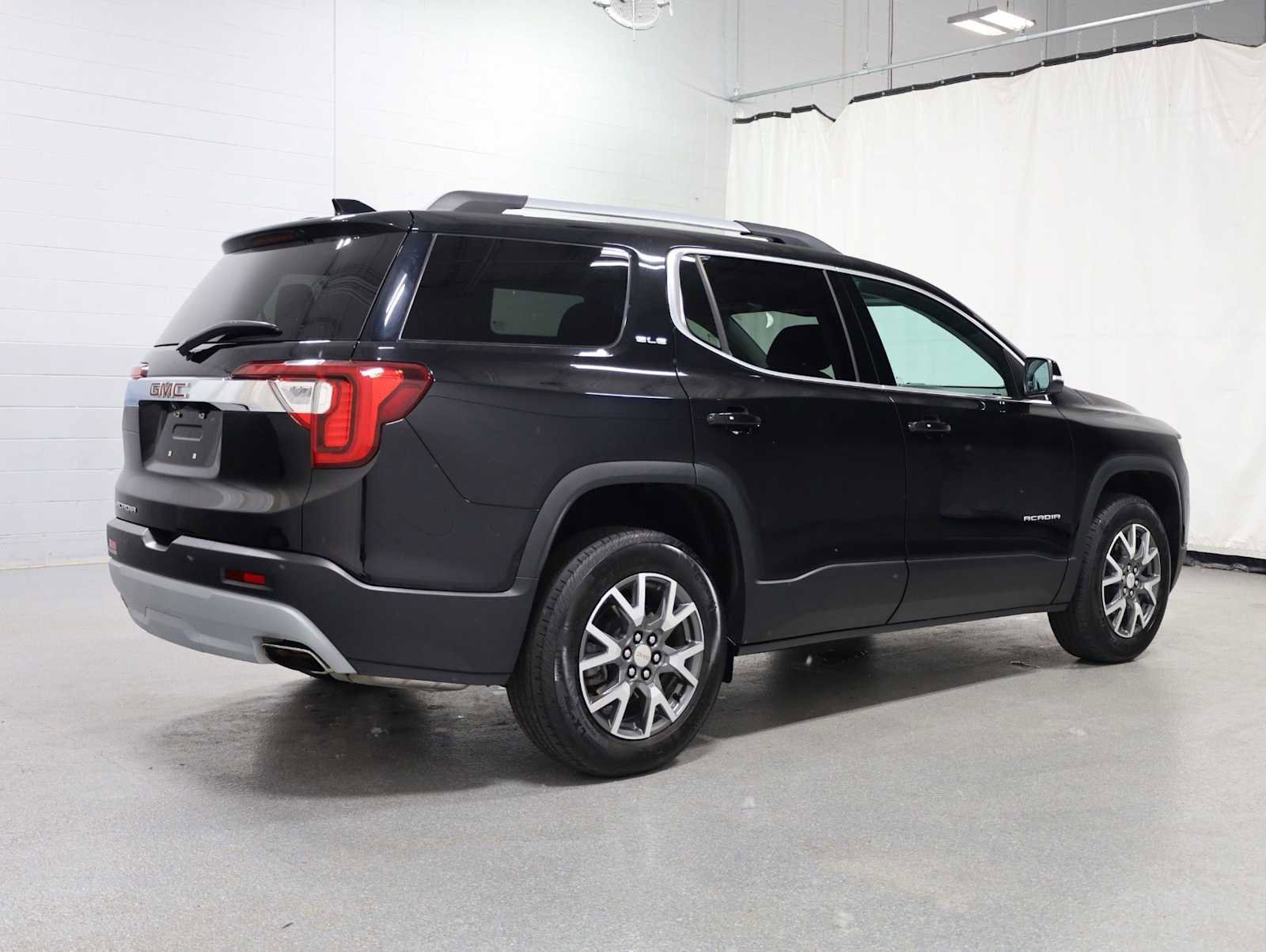 Used 2023 GMC Acadia SLE w/ Driver Convenience Package FWD image 9