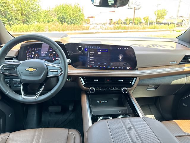 Used 2025 Chevrolet Tahoe High Country AWD/4WD image 13