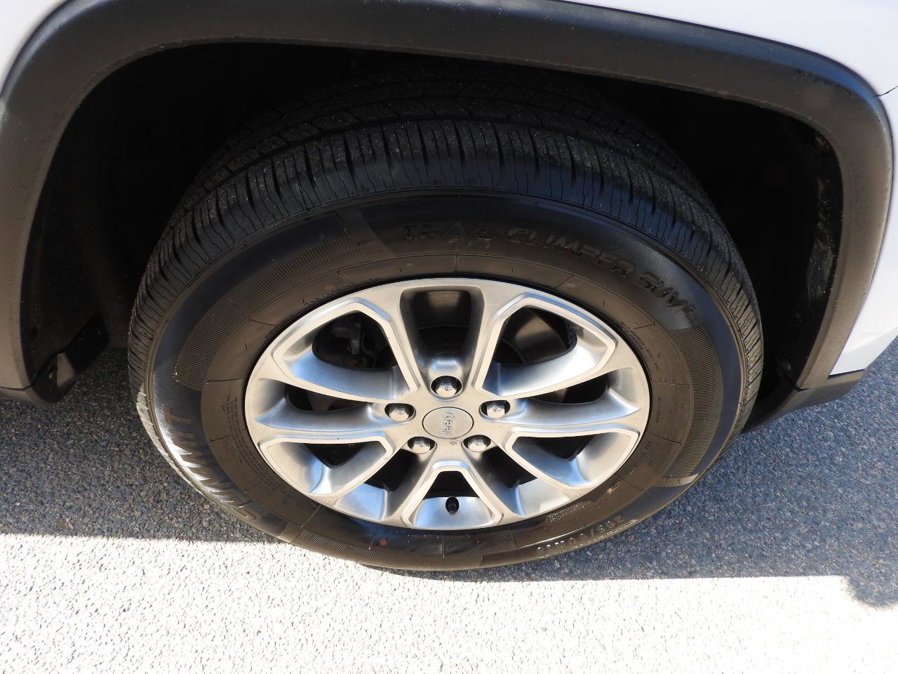 Used 2015 Jeep Grand Cherokee Limited AWD/4WD image 17