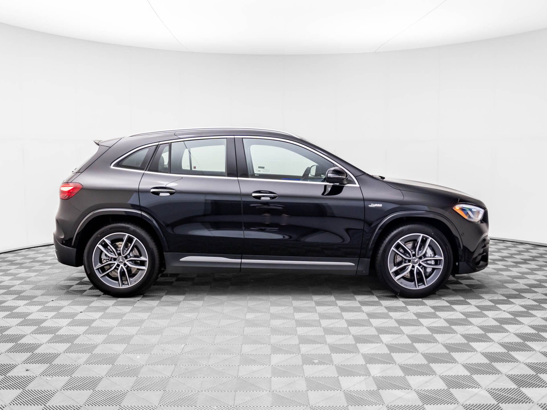 New 2026 Mercedes-Benz GLA 35 AMG 4MATIC image 6