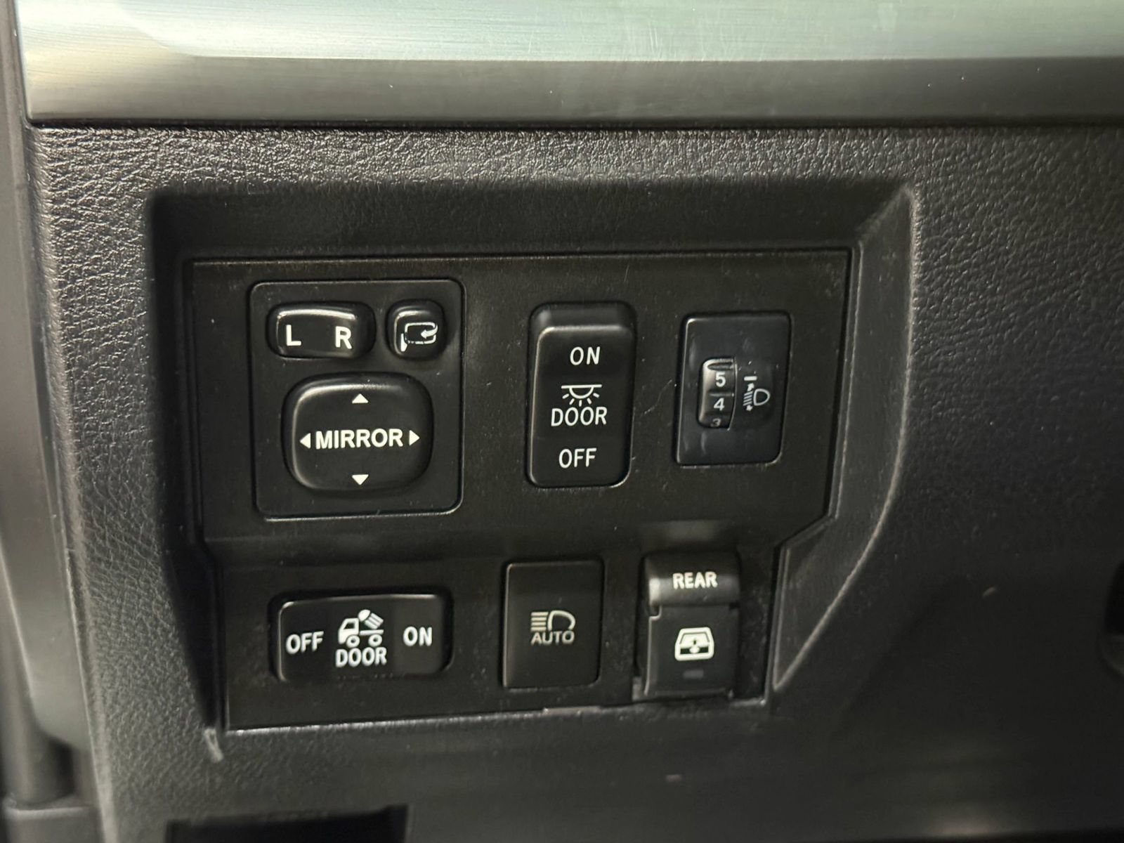 Used 2018 Toyota Tundra Platinum AWD/4WD image 26