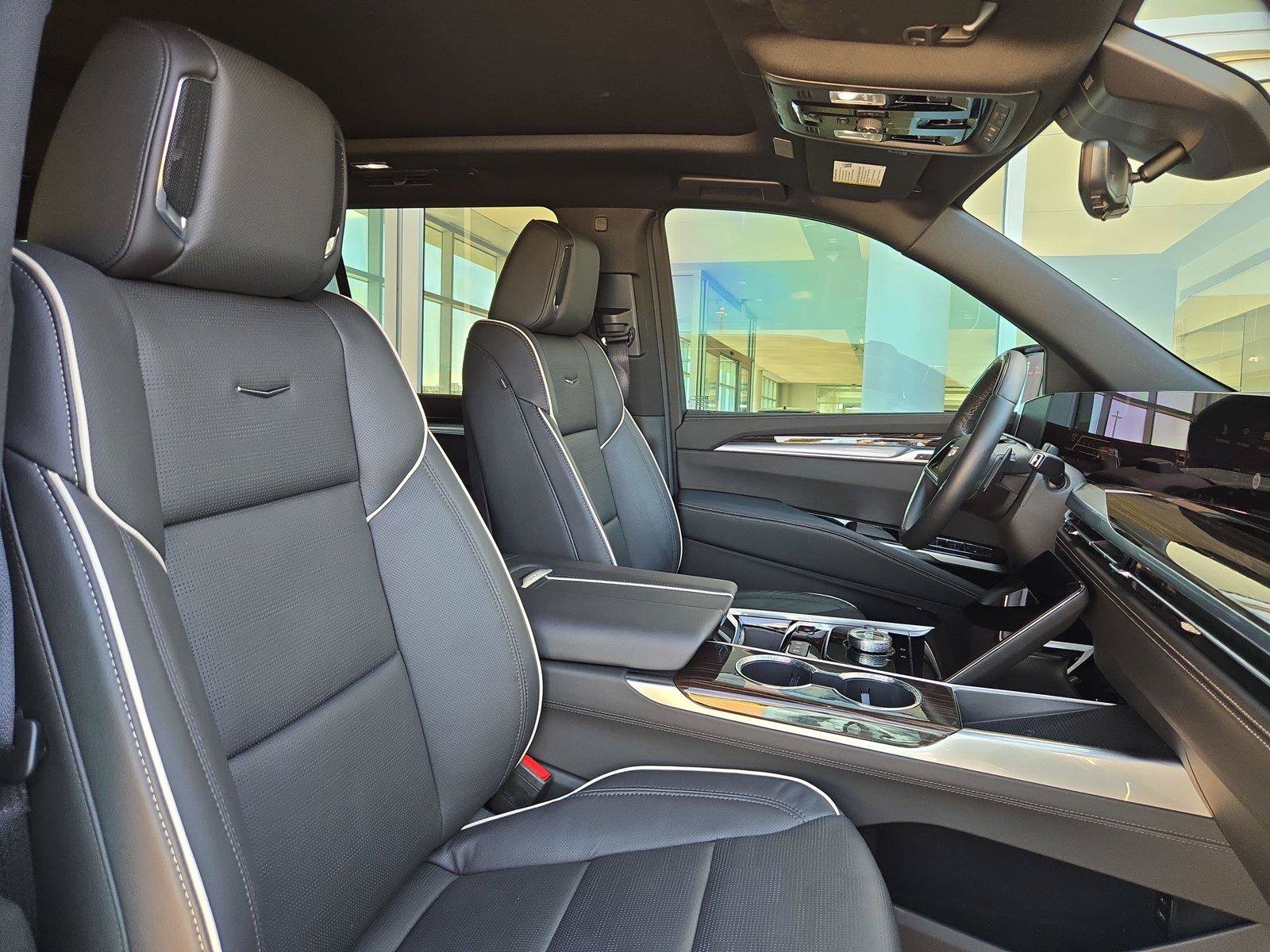 Used 2026 Cadillac Escalade Luxury w/ LPO, Floor Liner Package RWD image 28