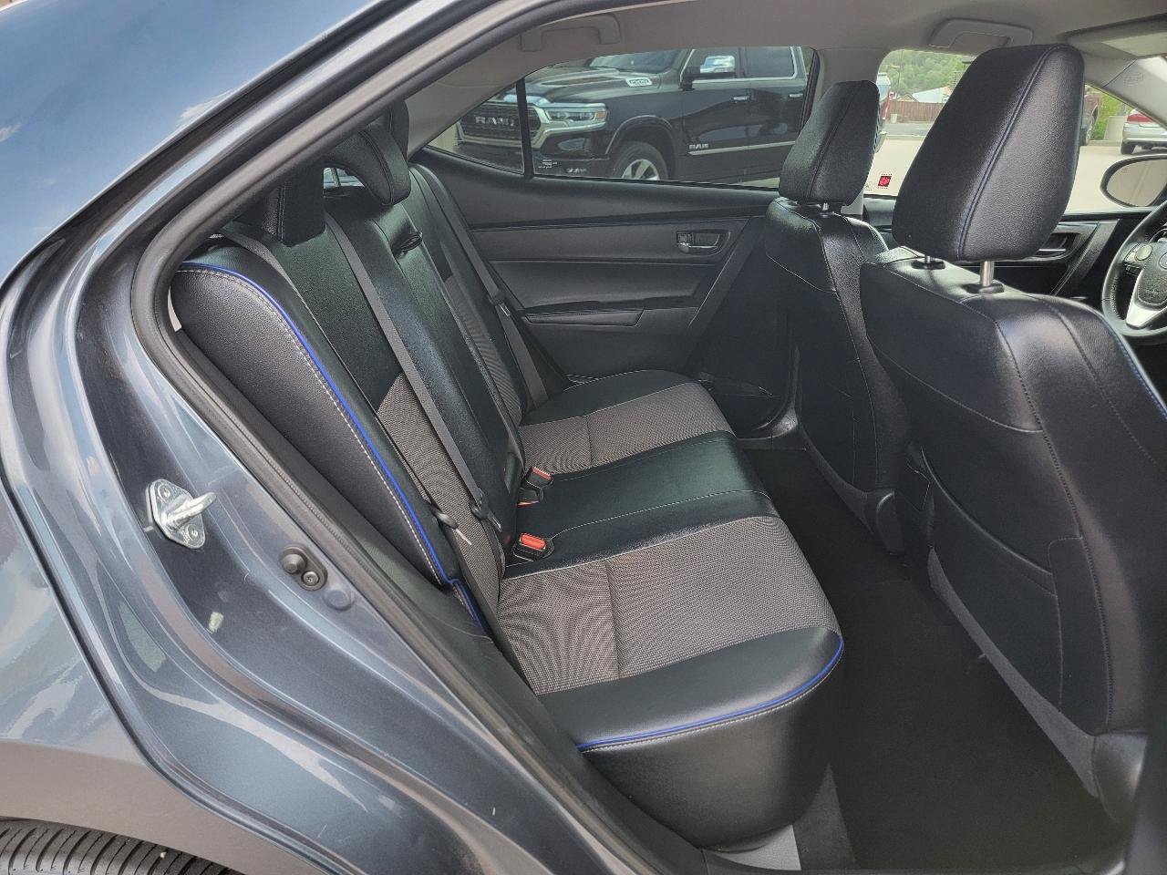 Used 2017 Toyota Corolla SE w/ Carpet Mat Package (TMS) FWD image 11