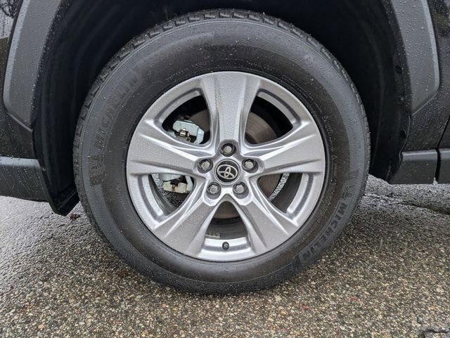 Used 2025 Toyota RAV4 XLE w/ Convenience Package image 21