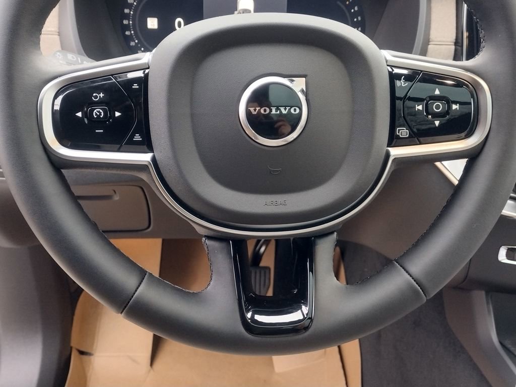 New 2026 Volvo XC90 B6 Plus w/ Protection Package Premier image 14