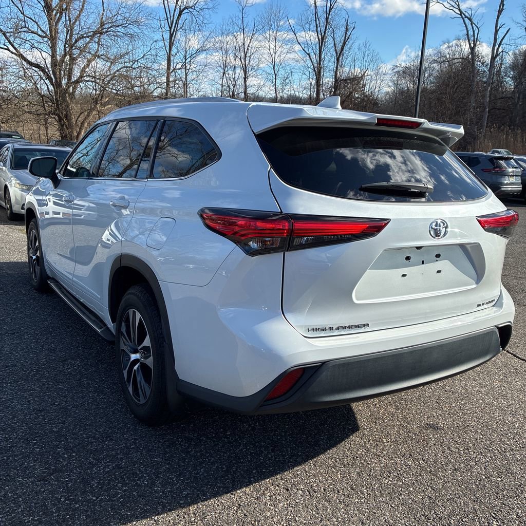 Used 2022 Toyota Highlander XLE image 6