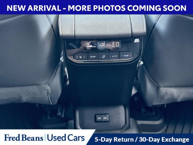 Used 2022 Toyota Highlander XLE AWD/4WD image 32