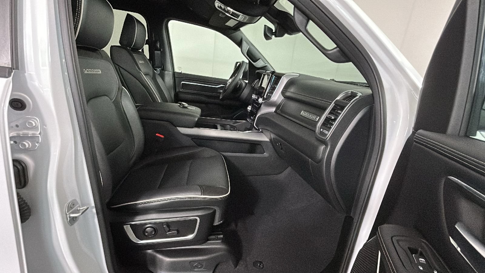 Used 2026 RAM 1500 Laramie w/ Night Edition AWD/4WD image 35
