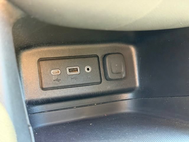 Used 2023 Chevrolet Equinox RS FWD image 17