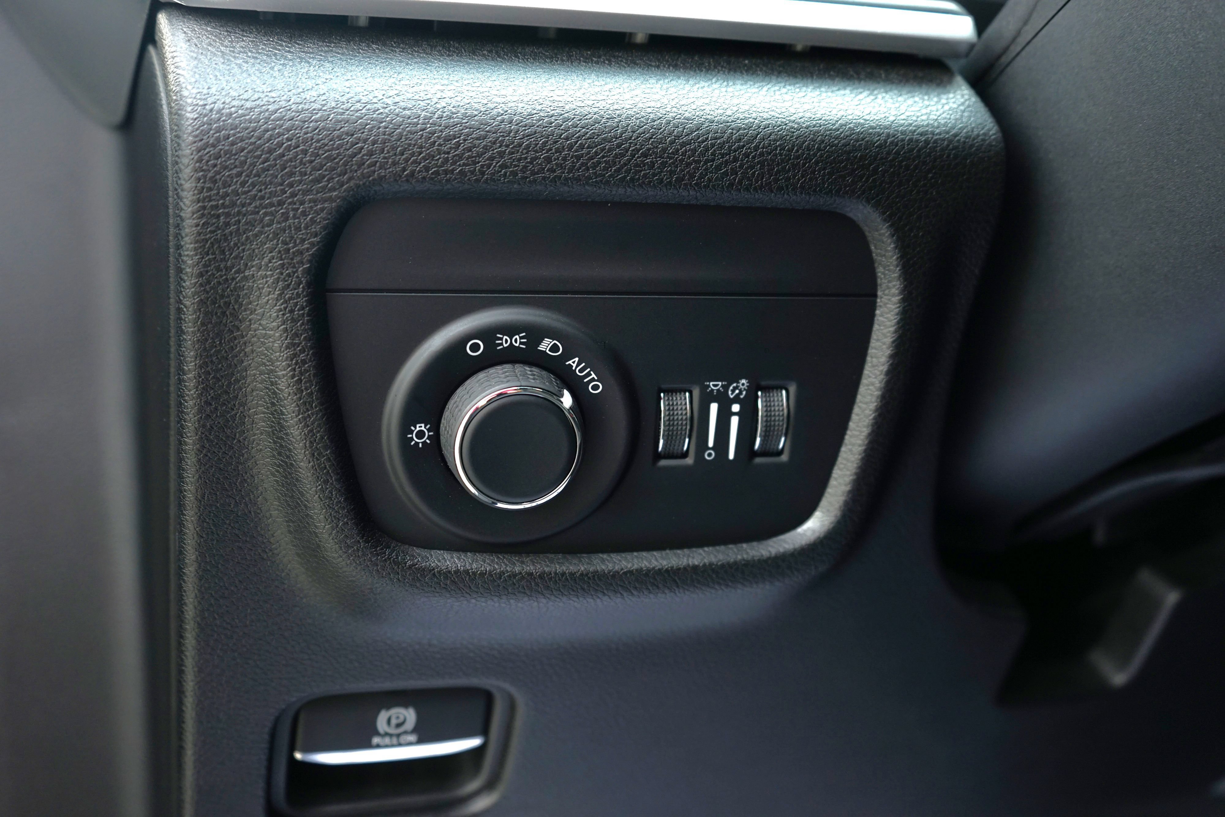 Used 2023 Jeep Grand Cherokee Altitude AWD/4WD image 12
