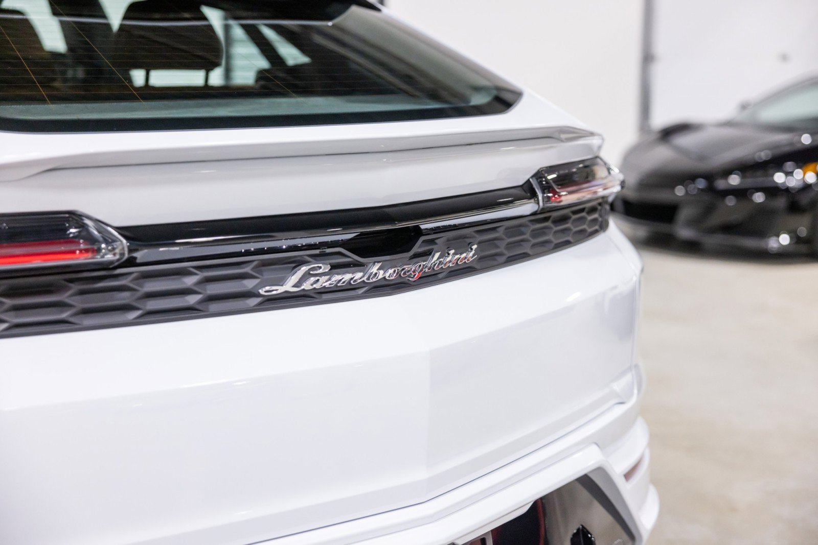 Used 2025 Lamborghini Urus SE image 15