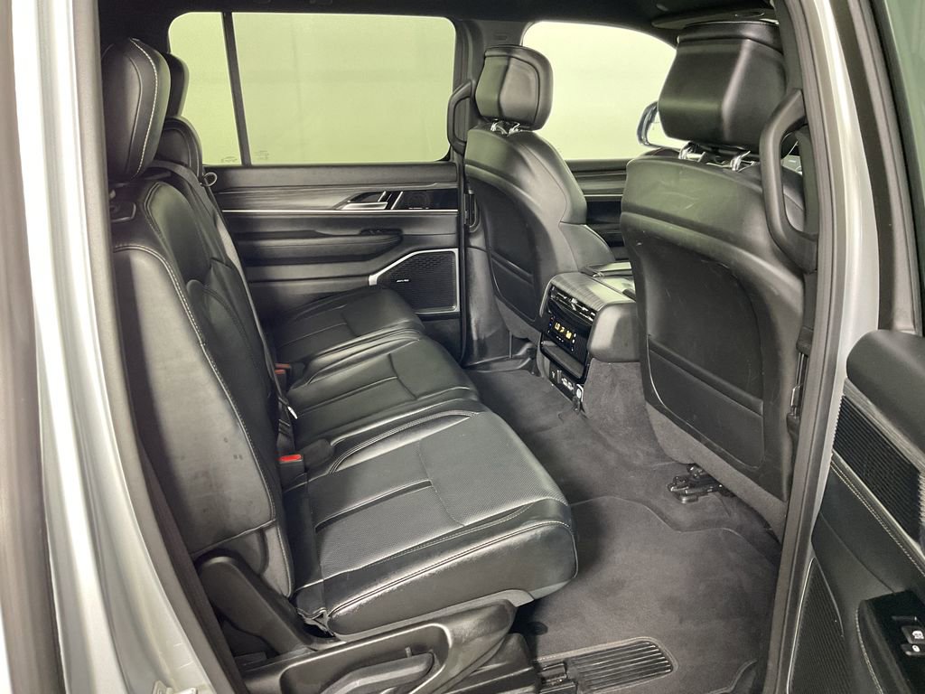 Used 2024 Jeep Wagoneer Series III w/ Flexible Seating Group image 25