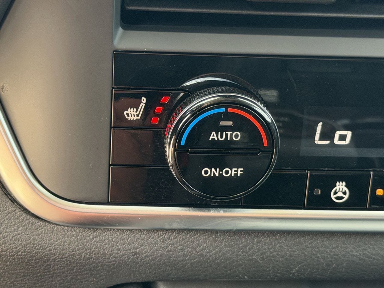 Used 2023 Nissan Rogue SV w/ SV Premium B Package FWD image 15