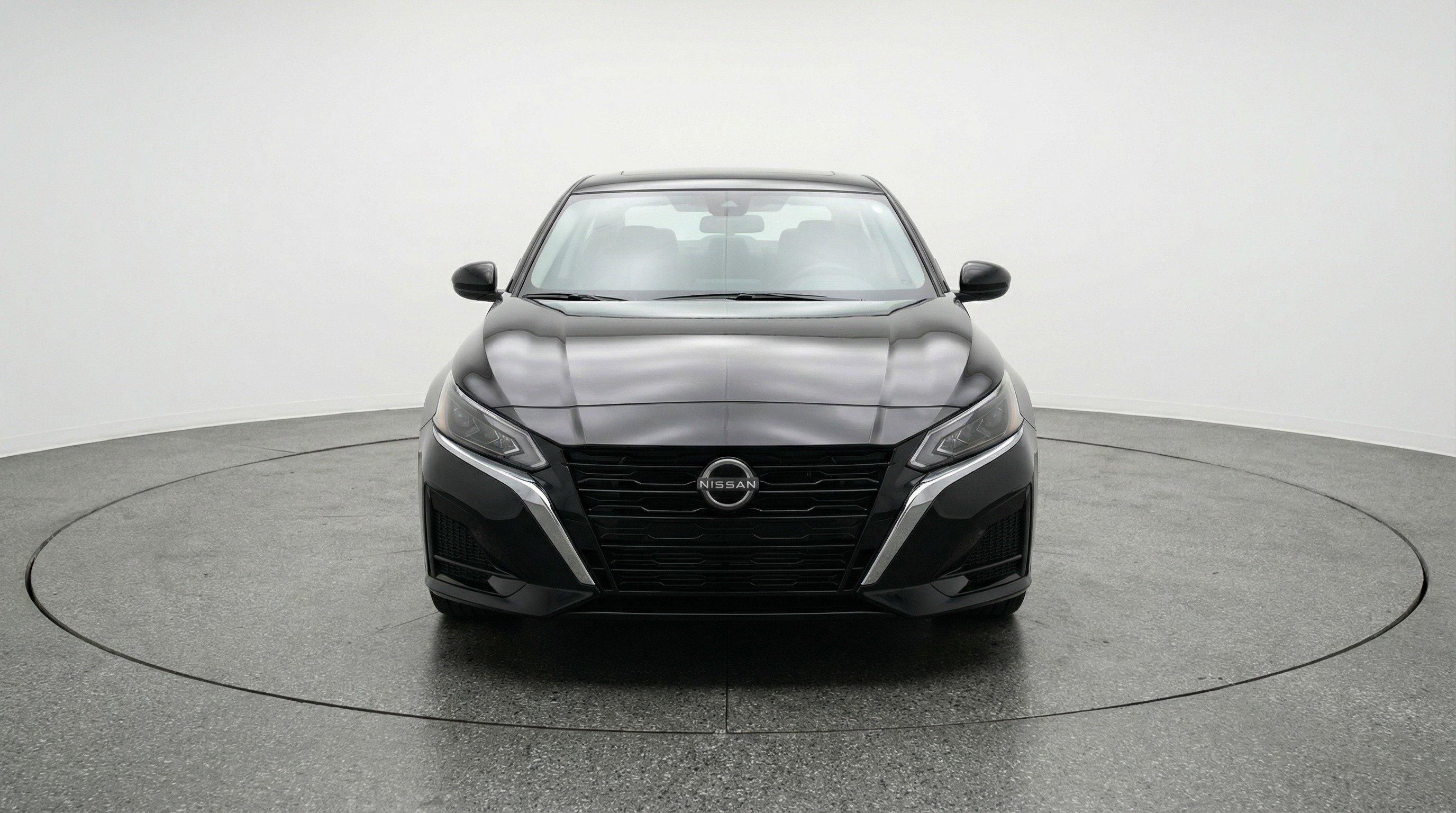 Used 2025 Nissan Altima 2.5 SV image 2