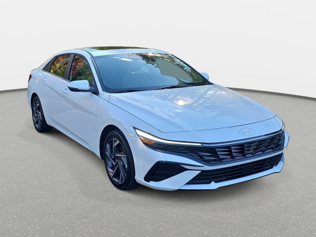 Used 2025 Hyundai Elantra Limited FWD image 3
