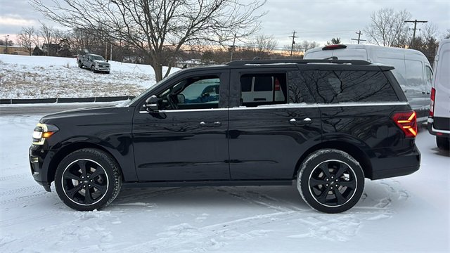 Used 2023 Ford Expedition Limited image 4