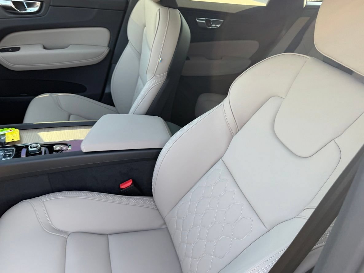 New 2027 Volvo XC60 B5 Plus AWD/4WD image 16
