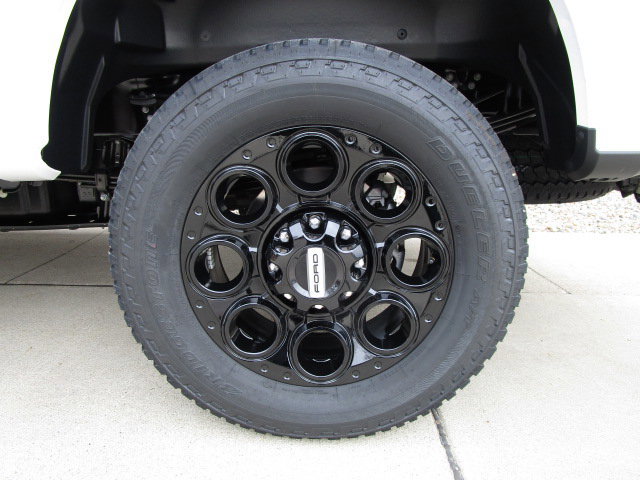 New 2026 Ford F250 Lariat w/ Black Appearance Package image 9