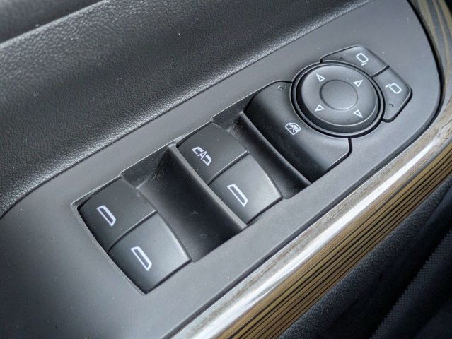 Used 2020 GMC Acadia SLE w/ Driver Convenience Package FWD image 24