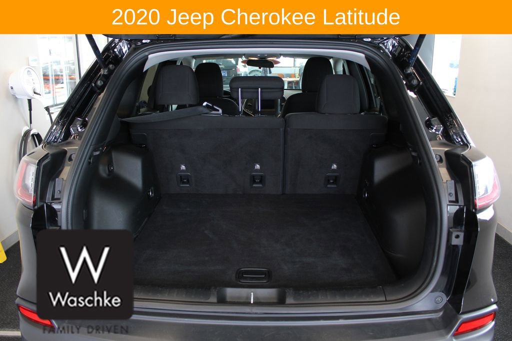 Used 2020 Jeep Cherokee Latitude w/ Cold Weather Group image 18