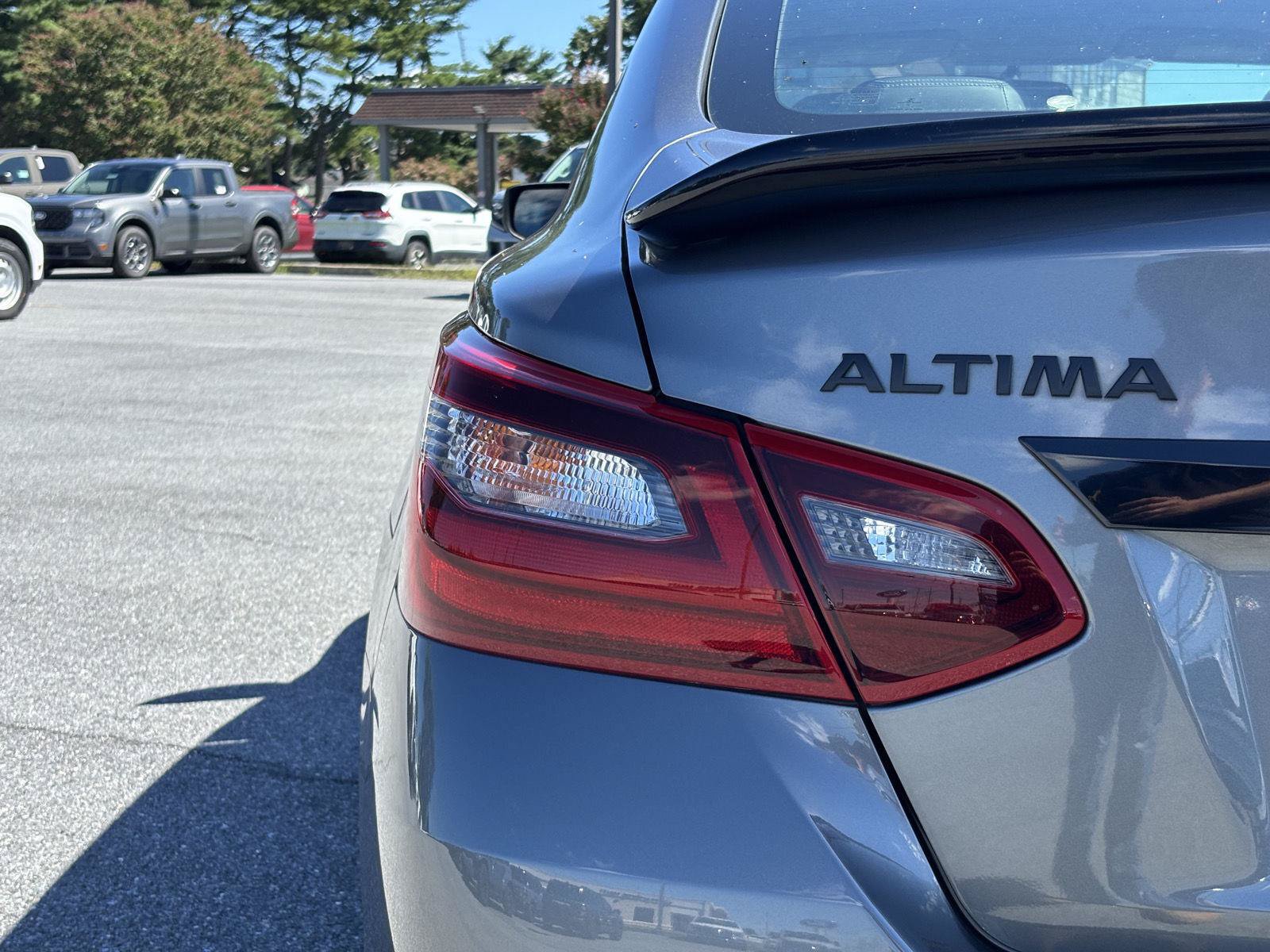 Used 2018 Nissan Altima 2.5 SR w/ SR Midnight Edition FWD image 9