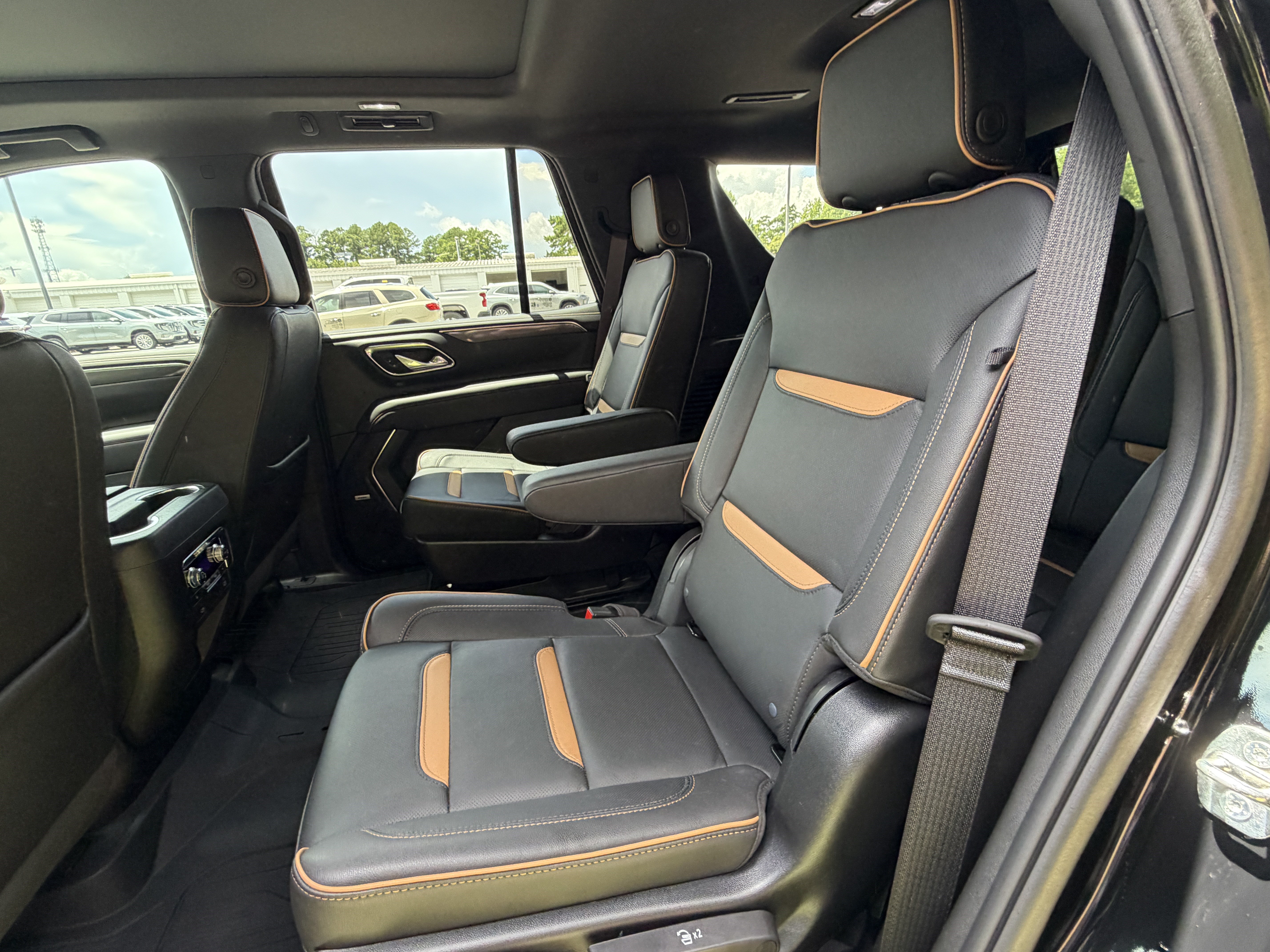Used 2024 GMC Yukon AT4 w/ AT4 Premium Plus Package AWD/4WD image 18