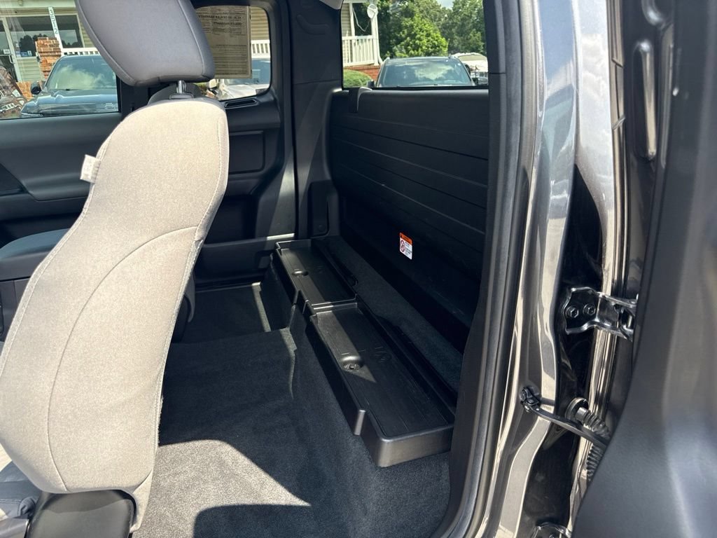 Used 2022 Toyota Tacoma SR RWD image 10