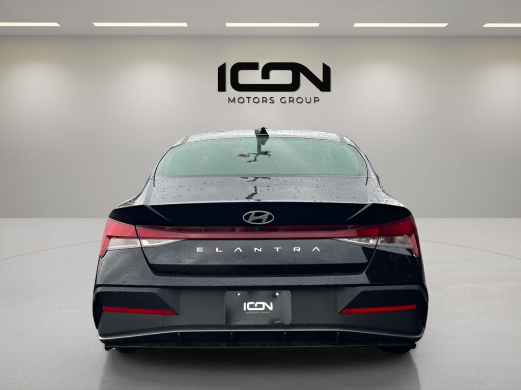 Used 2024 Hyundai Elantra SE FWD image 4