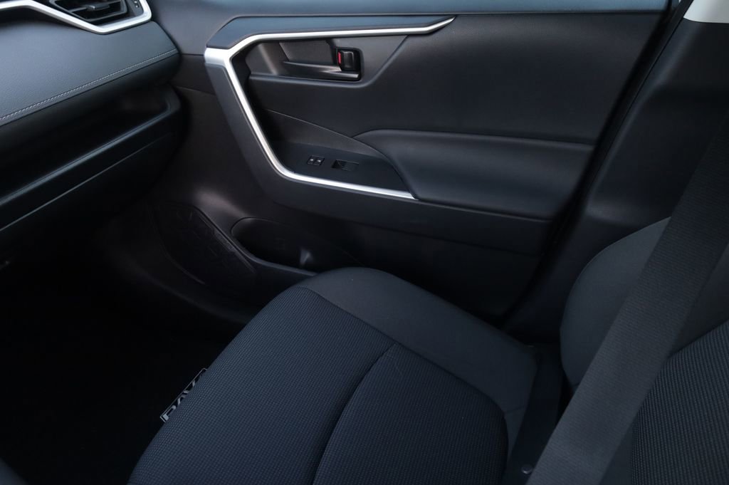 Used 2025 Toyota RAV4 LE image 10