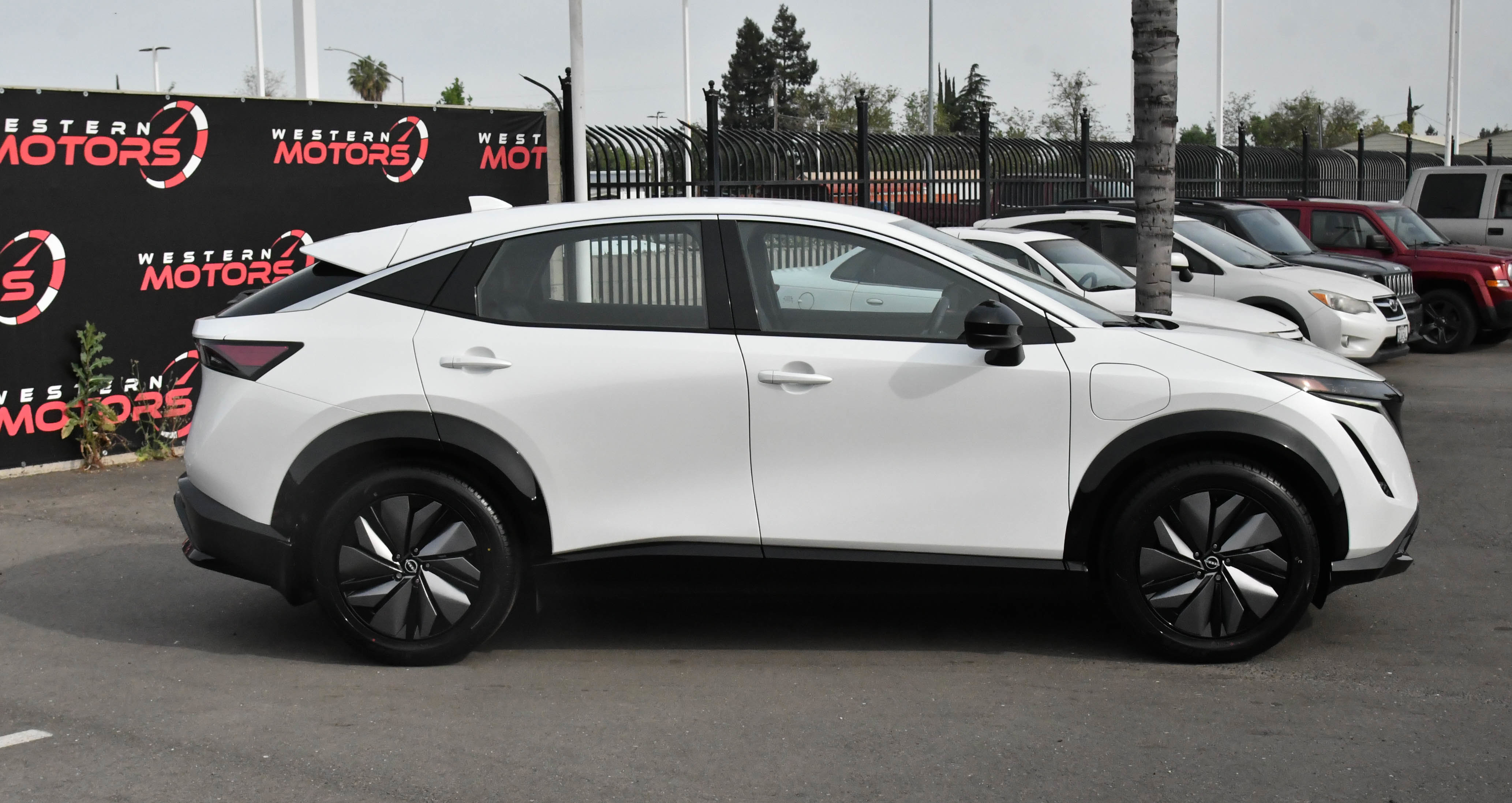 Used 2024 Nissan Ariya FWD image 9