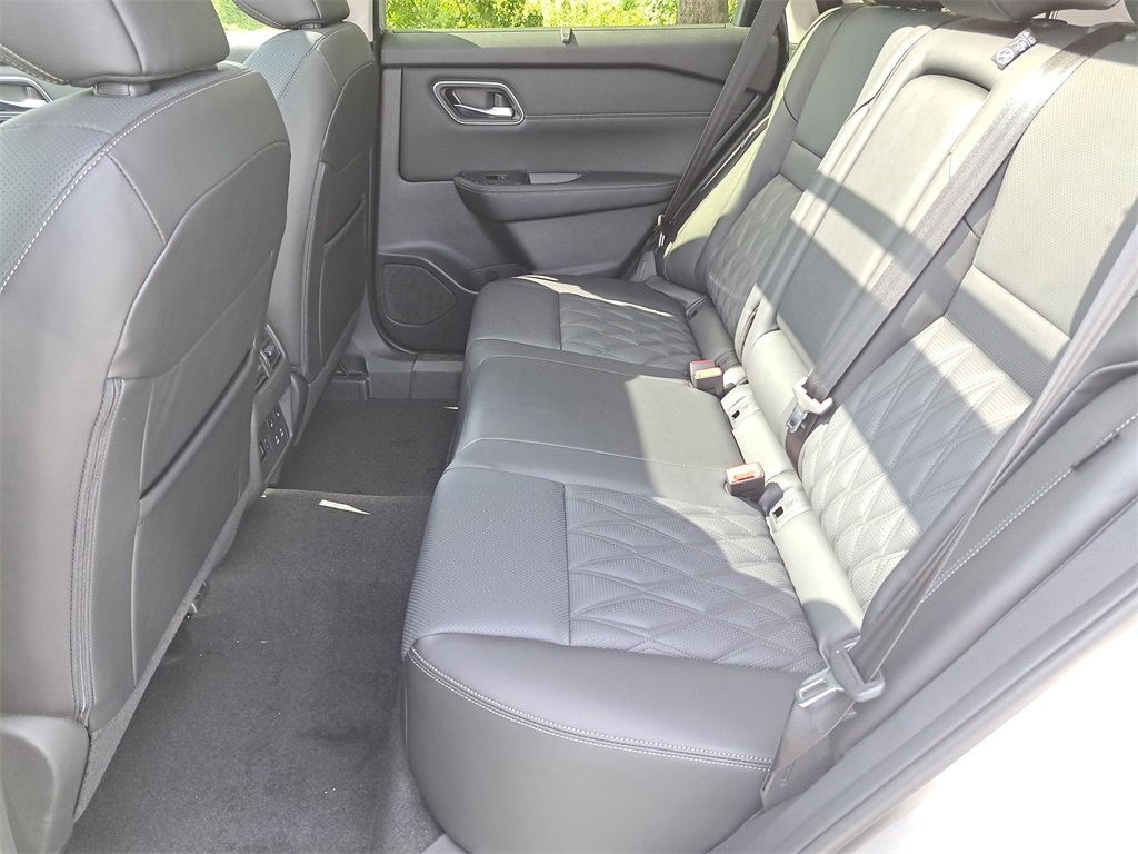 New 2026 Nissan Rogue Platinum image 12