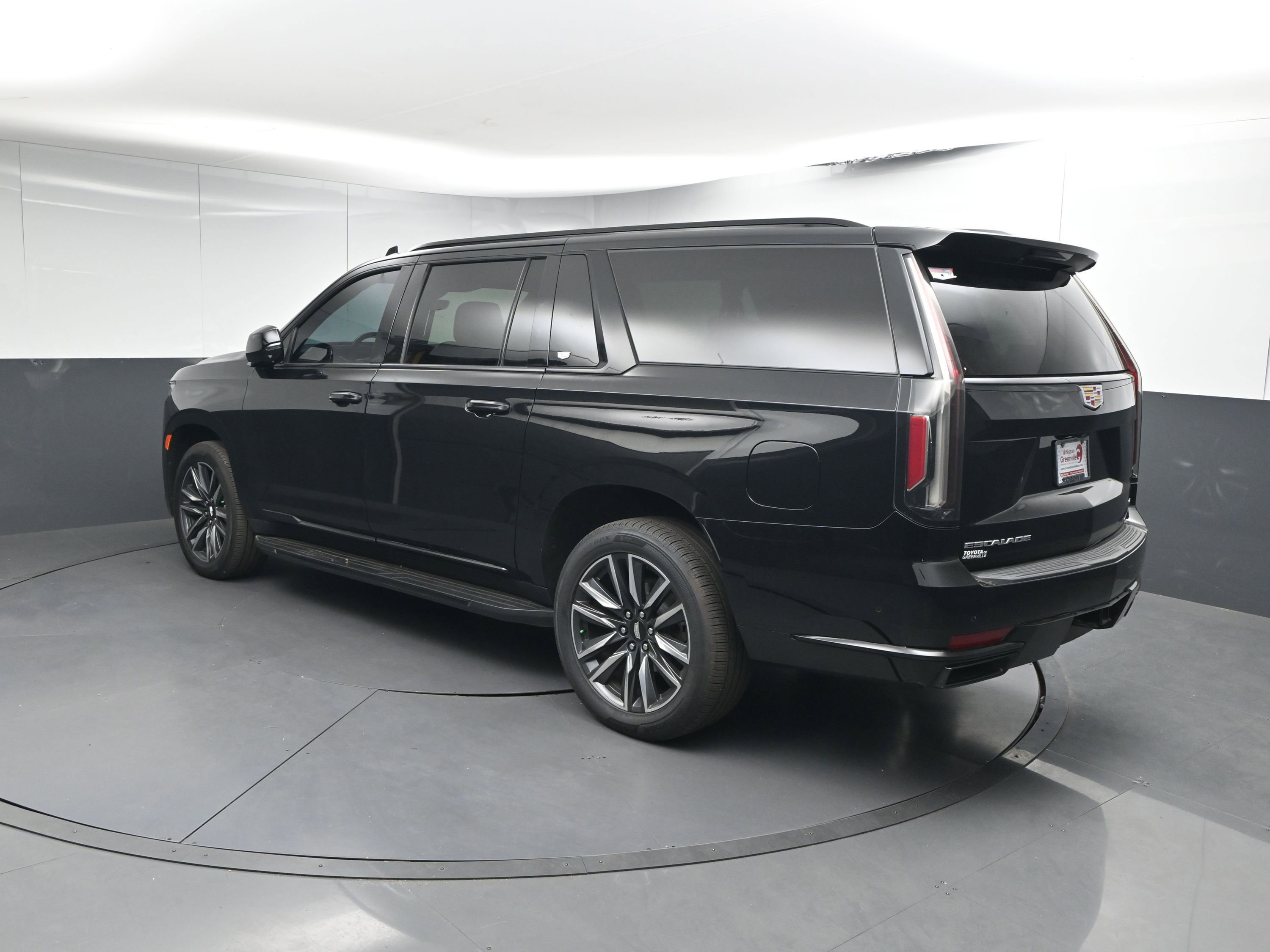 Used 2023 Cadillac Escalade ESV Sport image 3