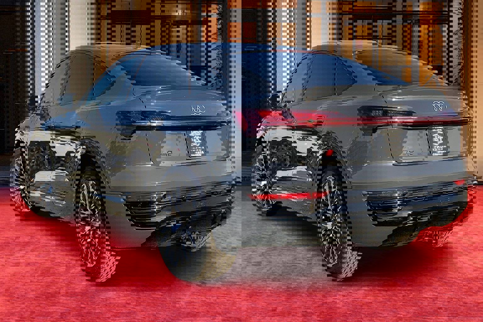 Used 2024 Audi Q8 e-tron Prestige image 11