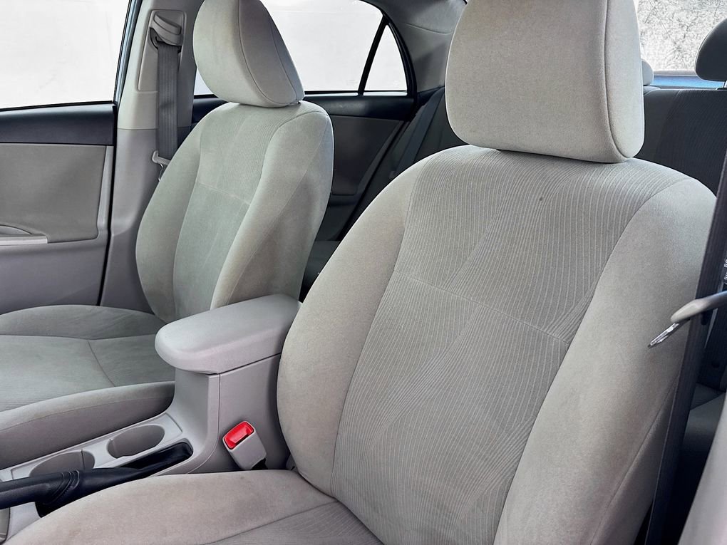 Used 2013 Toyota Corolla LE image 32